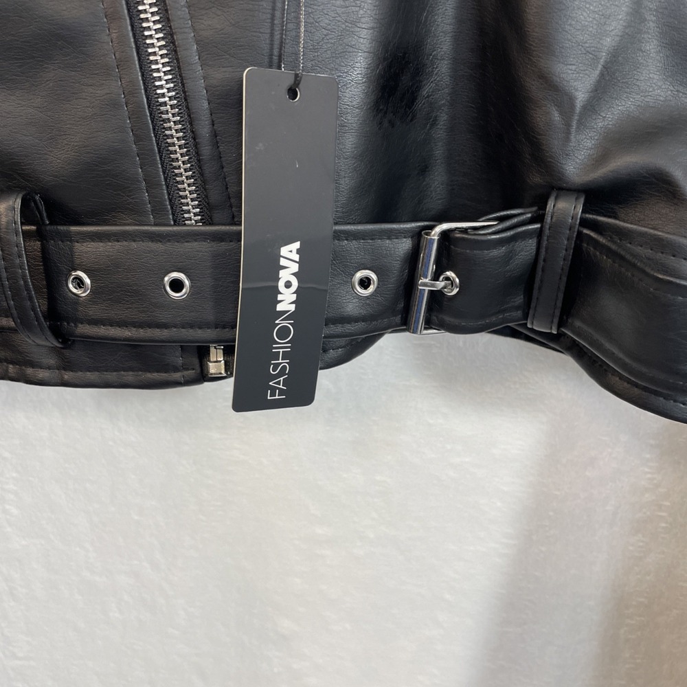 Fashion Nova Womens M Cropped Faux Leather Moto Jacket Zip L Sleeve+Belt NWTAGS - Picture 7 of 13
